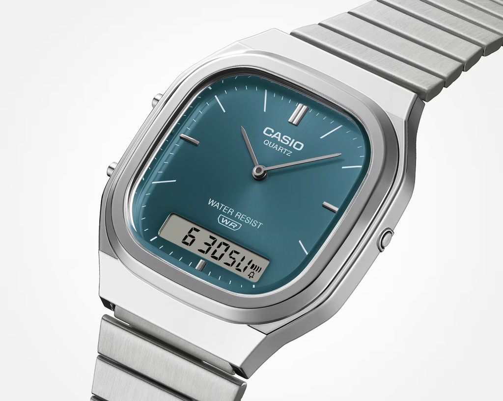 Cadran soleillé de la montre Casio AQ-240E-3A avec index métalliques