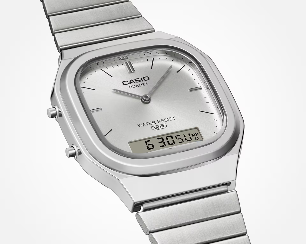Détail du cadran soleillé et des index métalliques de la montre Casio AQ-240E-7A