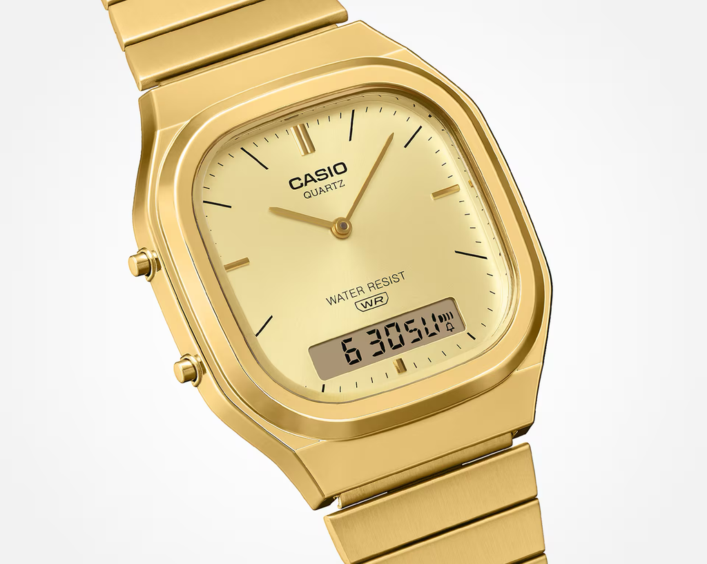 Détail du cadran doré soleillé de la montre Casio AQ-240EG-9A