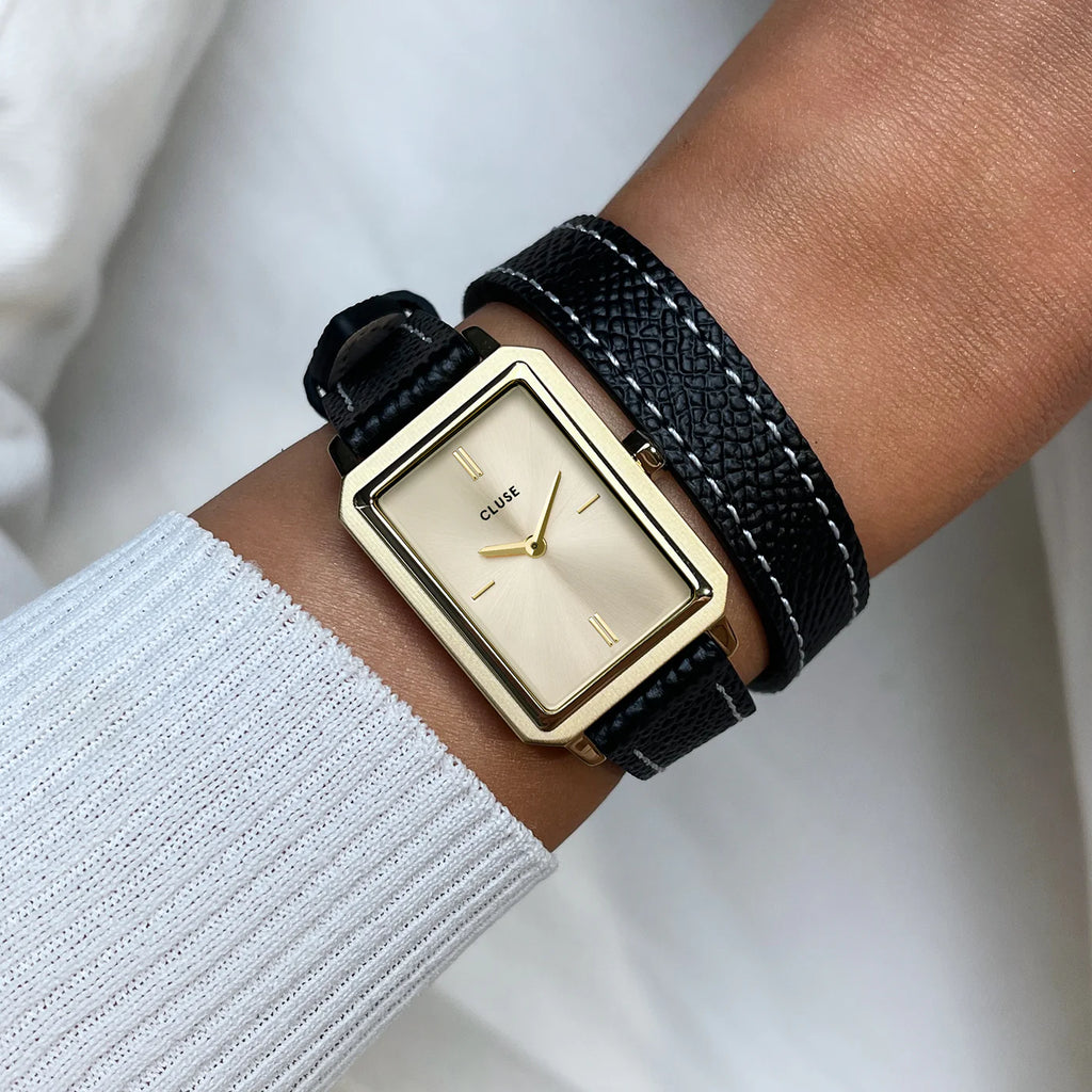 Montre Cluse Fluette femme. Boîtier rectangulaire doré 30,6 mm, cadran doré et double bracelet cuir noir 14 mm avec surpiqûres blanches