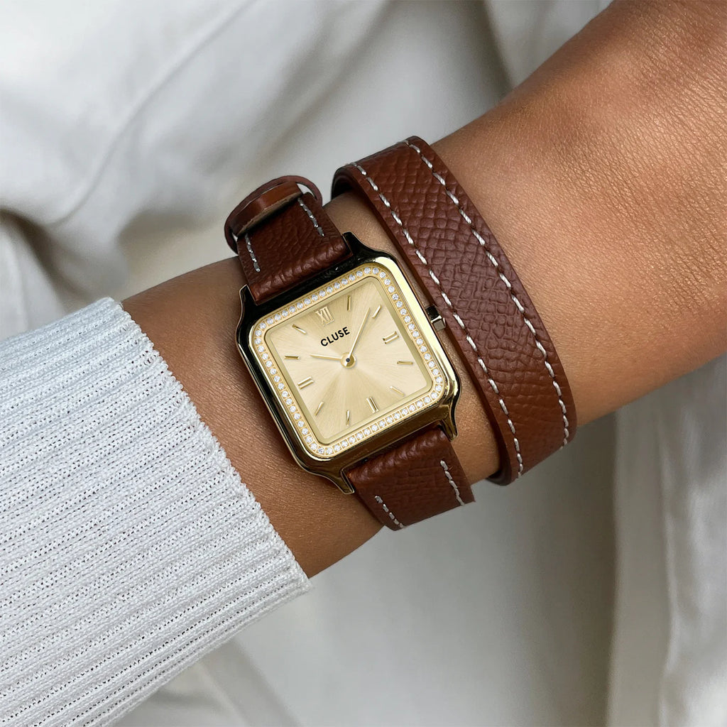 Montre Cluse Gracieuse Petite Femme – Boîtier doré pierres blanches & double bracelet cuir noisette
