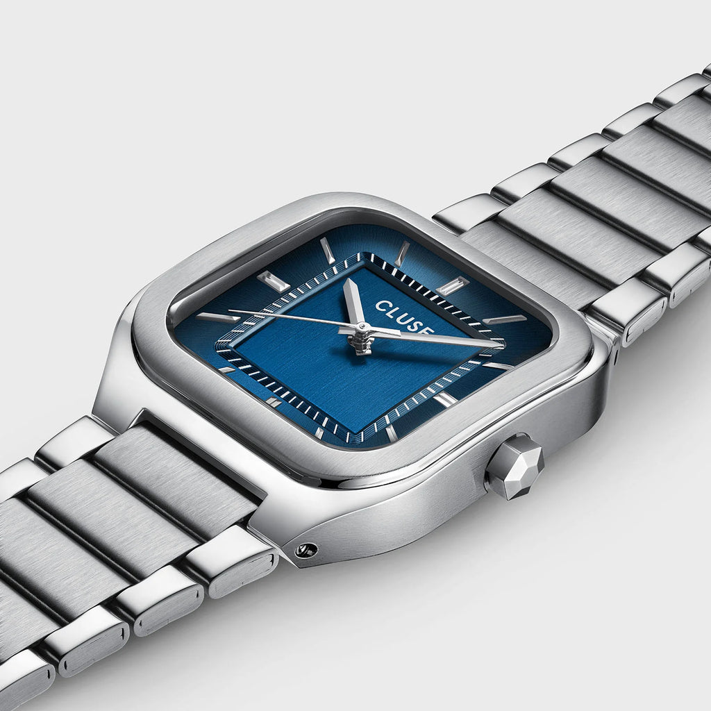 Montre Cluse Quadrus homme design carré 35 mm, cadran bleu intense et bracelet acier argenté.