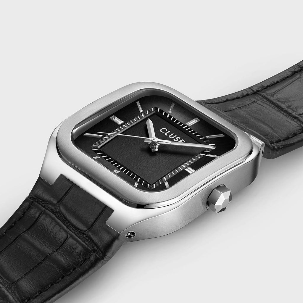 Montre Cluse Quadrus homme. Boîtier carré argenté 35 mm, cadran noir et bracelet cuir crocodile noir 20 mm.