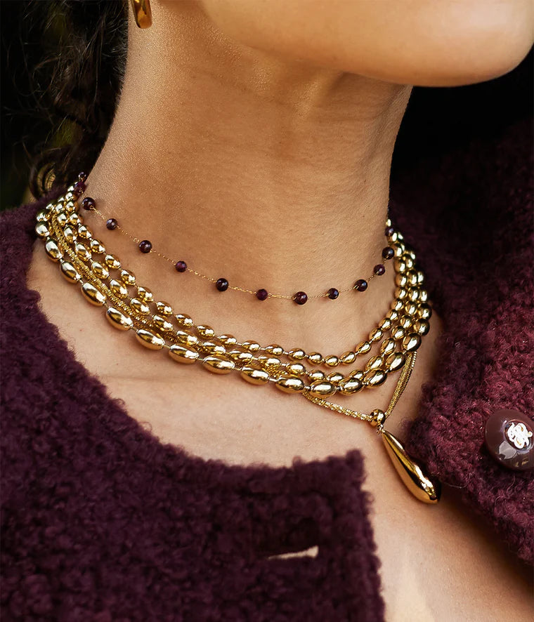 Collier Caddy Zag Bijoux porté au décolleté