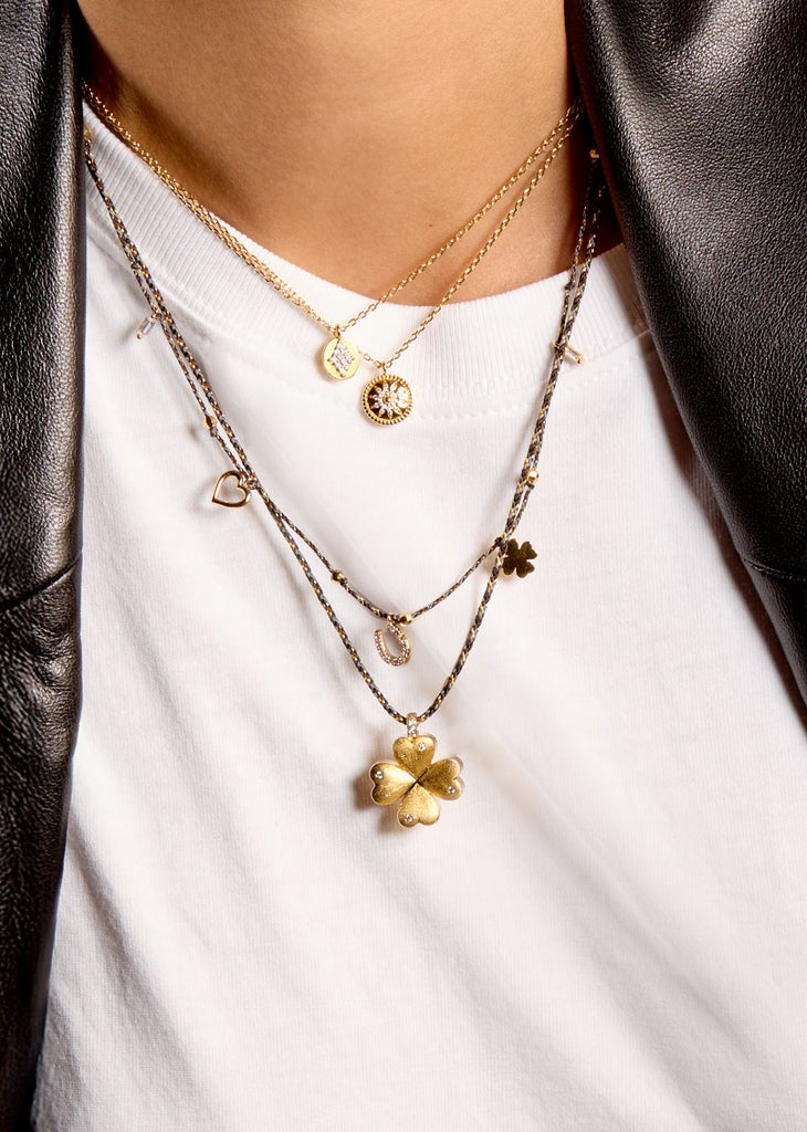 Collier MYA BAY Lucky Liberty – Doré à l’or fin recyclé 24 carats & symboles porte-bonheur