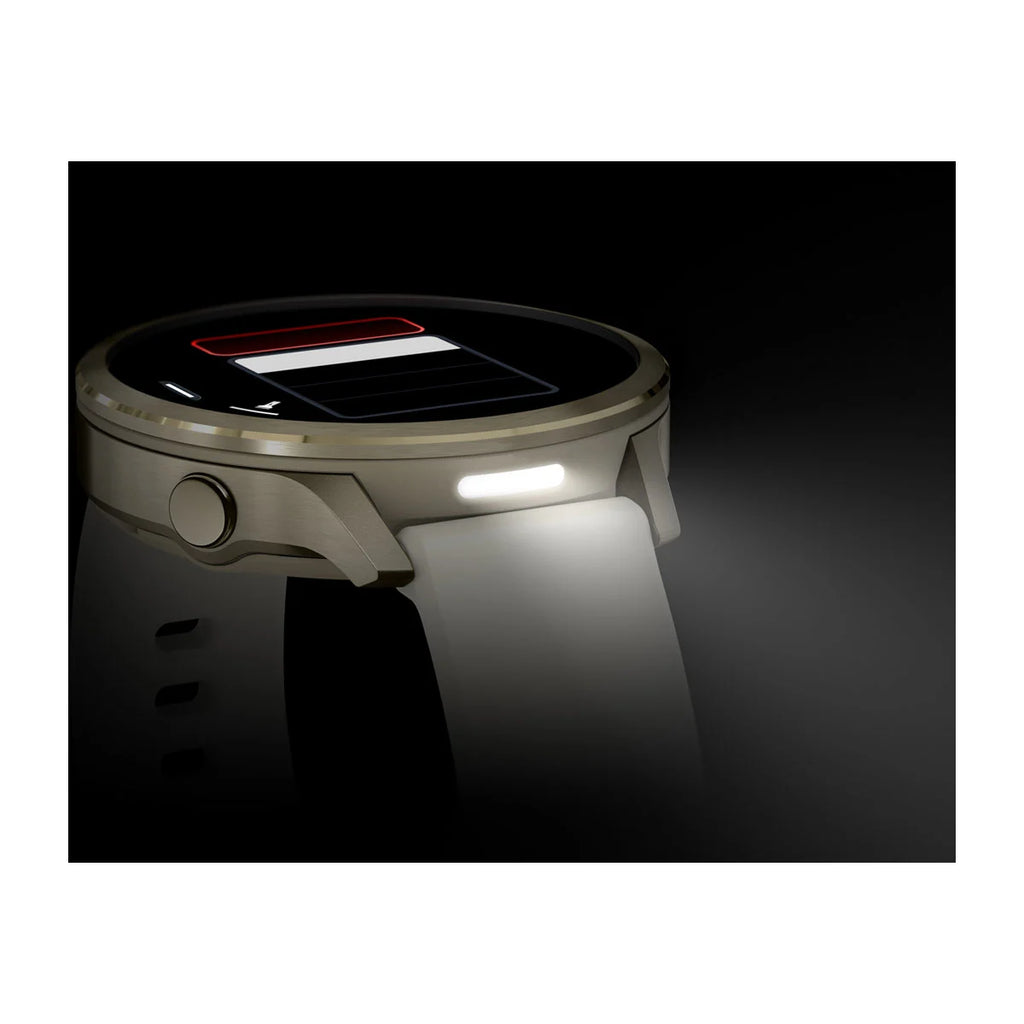 Montre Garmin Venu 4 41 mm Lunar Gold avec bracelet en silicone ivoire et lumière