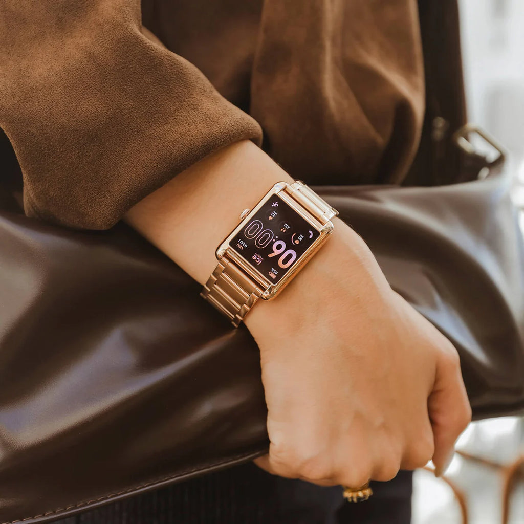 Montre connectée ICE Smart TKS 2.0 Rose Gold rectangulaire avec bracelet en acier doré rose et écran tactile AMOLED couleur.
