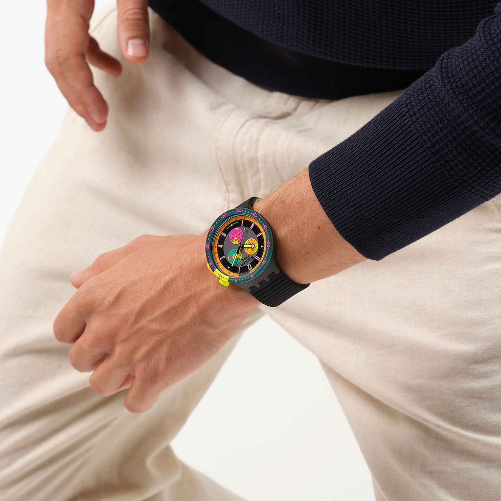 Montre Swatch Neon Seppia – Chronographe XXL rétro inspiré des années 90
