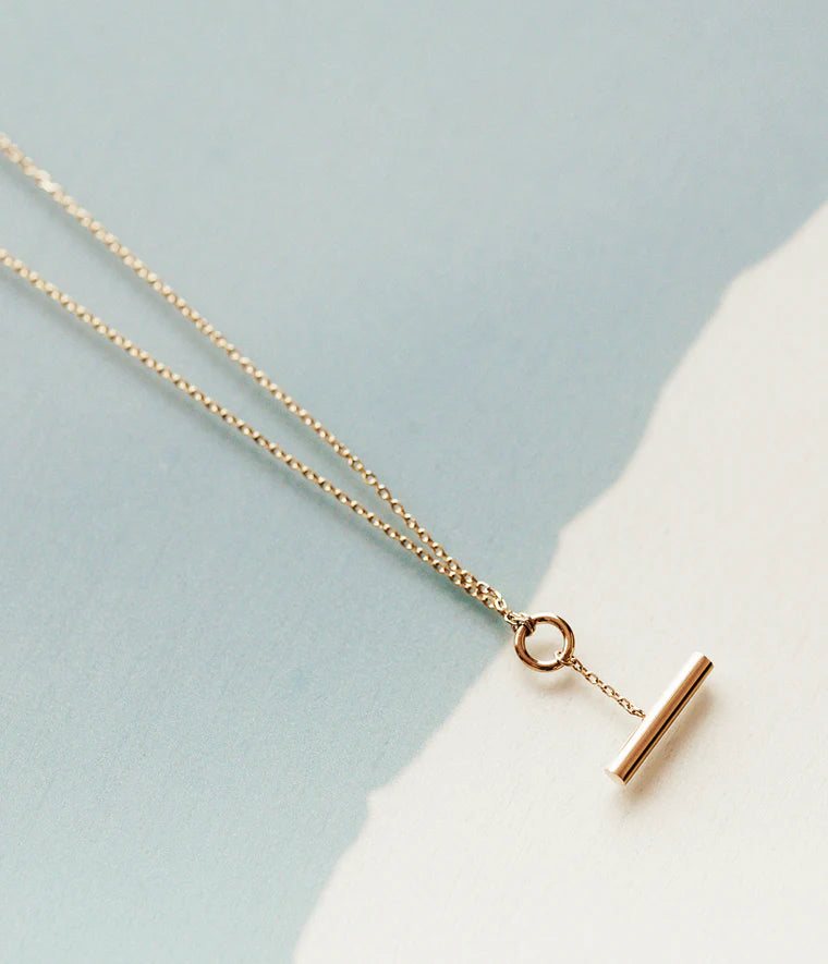 Collier Zag Bijoux Furio – Acier doré à l’or fin & pendentif anneau
