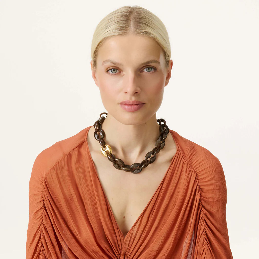 Small Turtle Necklace Short Dark Brown Marble – Vanessa Baroni
